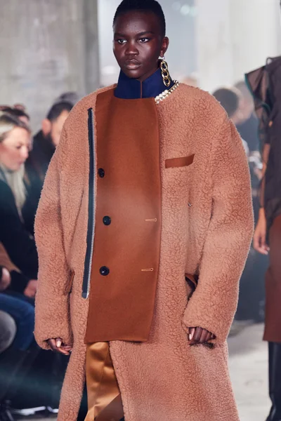 Look 14